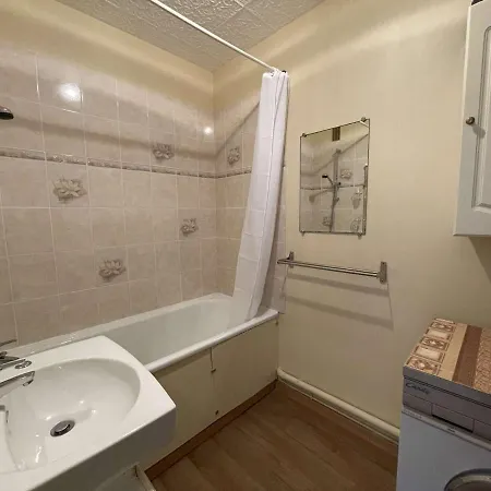 2 Pieces Avec Loggia, A 200m De La Mer, 4 Couchages, Avec Tv Et Lave-linge Sechant - Fr-1-224c-213