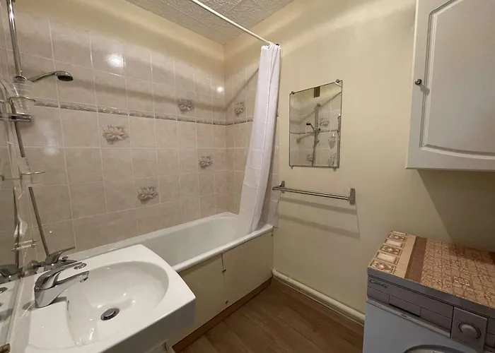 2 Pièces Avec Loggia, à 200m De La Mer, 4 Couchages, Avec Tv Et Lave-linge Séchant - Fr-1-224c-213